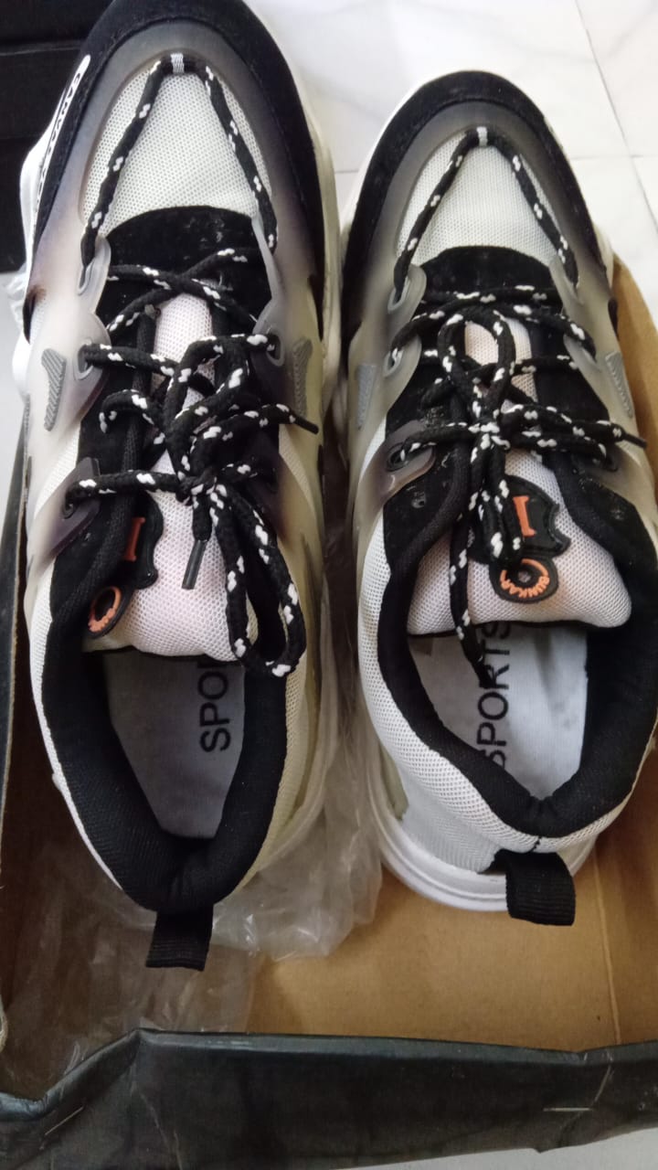 Shoe_size_7_Black & White_1