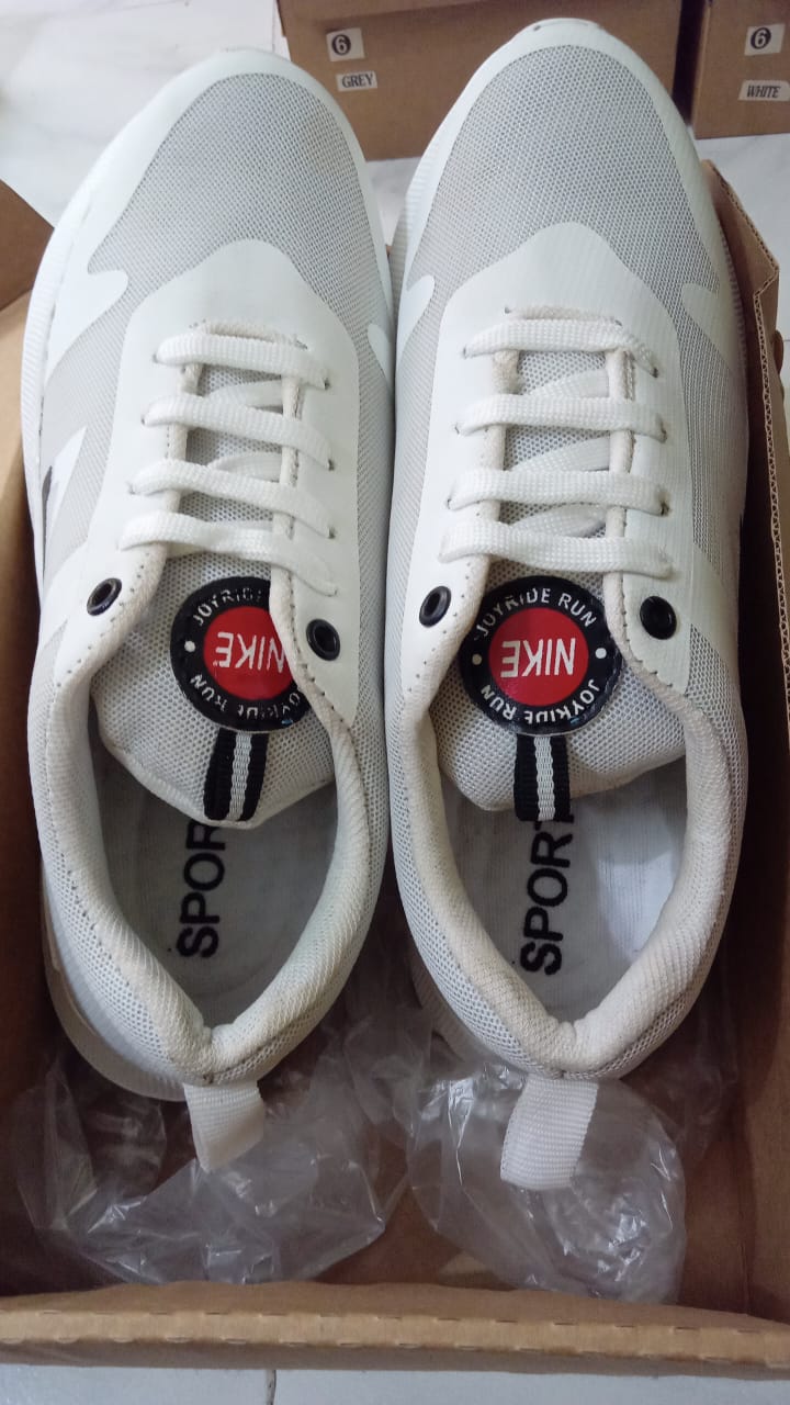 Shoes_Size_7_White_1